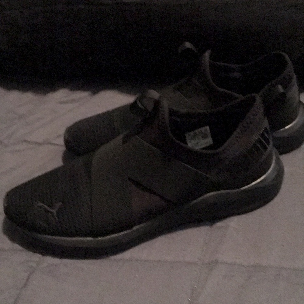 Women’s puma , black , size 8.5 , good condition